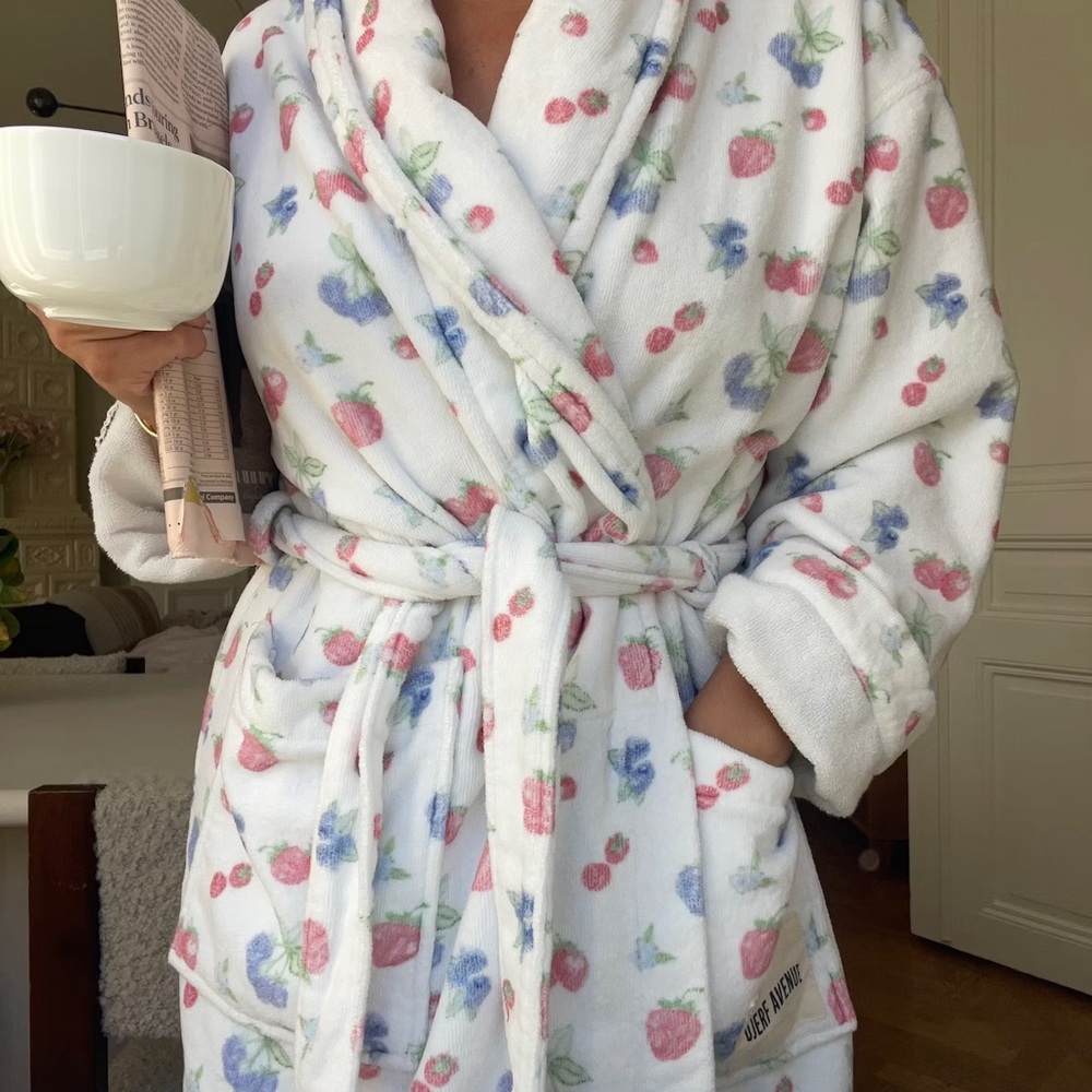 COPY - Djerf Avenue Summer Berries Robe